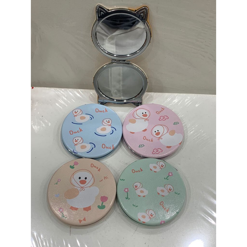 Cermin/ Kaca Lipat Mini Karakter Portable Traveling
