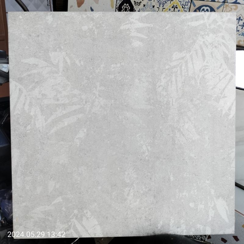 KERAMIK LANTAI MATT KASAR KIA BOTANICAL GREY HD 50X50 KW1