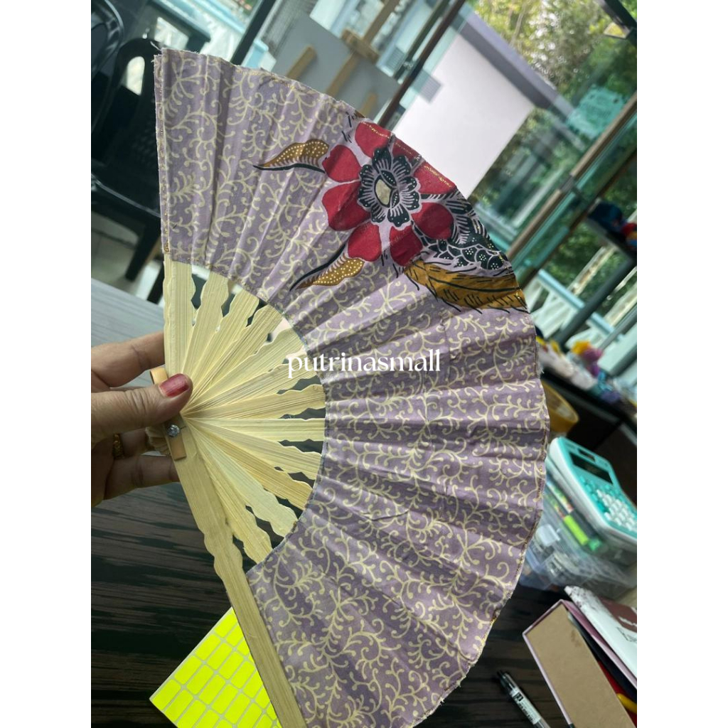 [50 PCS] Souvenir Pernikahan Kipas Angin Tangan Motif Batik Bisa Dilipat - Kipas Lipat Batik Kipas T