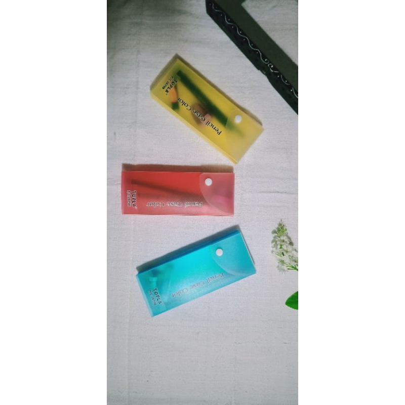 Alat tulis/tempat pensil/pulpen/pensil/penghapus/rautan