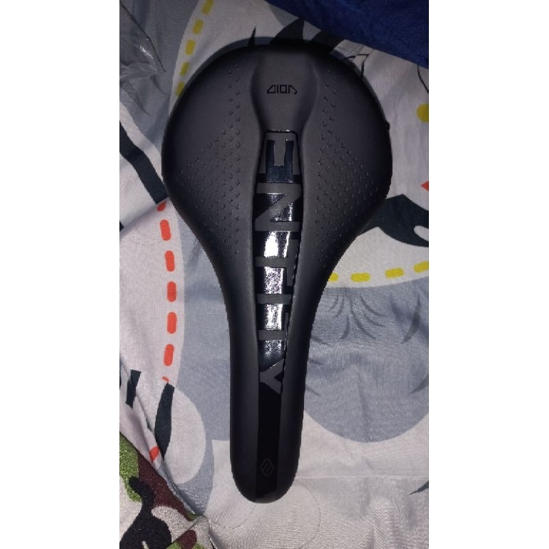 Sadel Entity Jok Sepeda Polygon Monarch 3 LIKE NEW