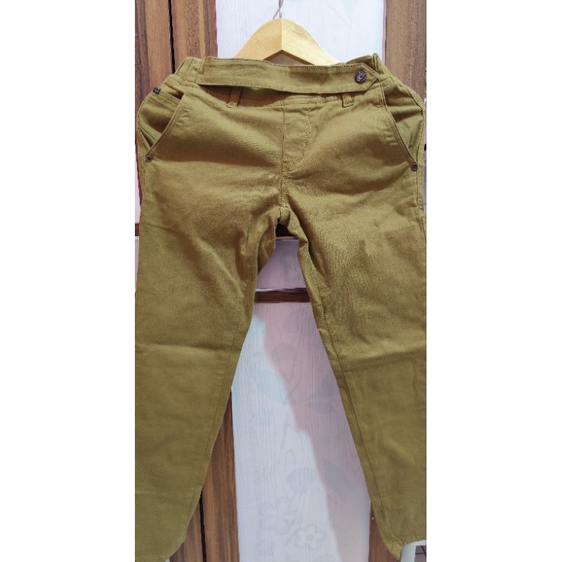 celana wanita chinos lee conti matahari