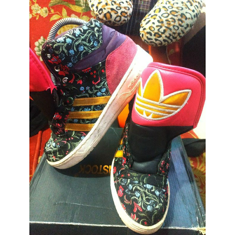 Sepatu adidas basket
