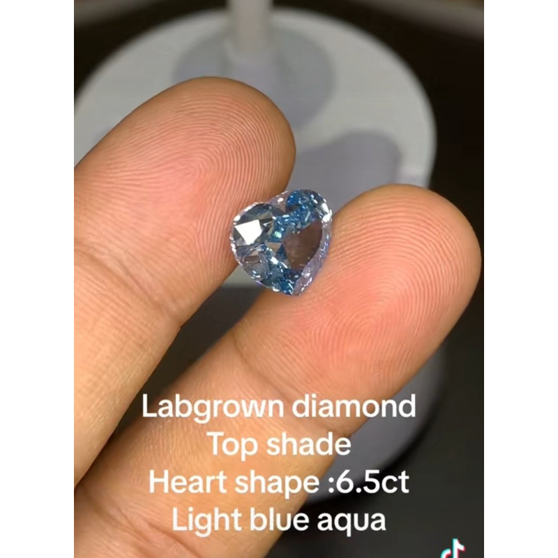 lab grown diamond cvd diamond blue heart and round serti GRI lab