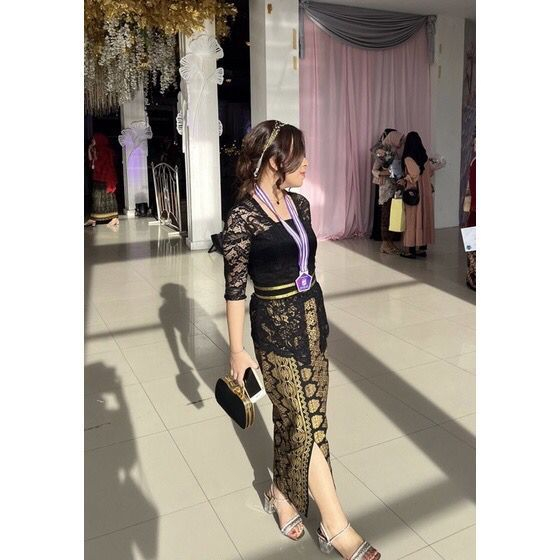 Set Kebaya Jadi Wisuda Kutubaru Rok Prada Setelan Kebaya Bali Sofia Bet Panjang Bisa Hijab Strait Me