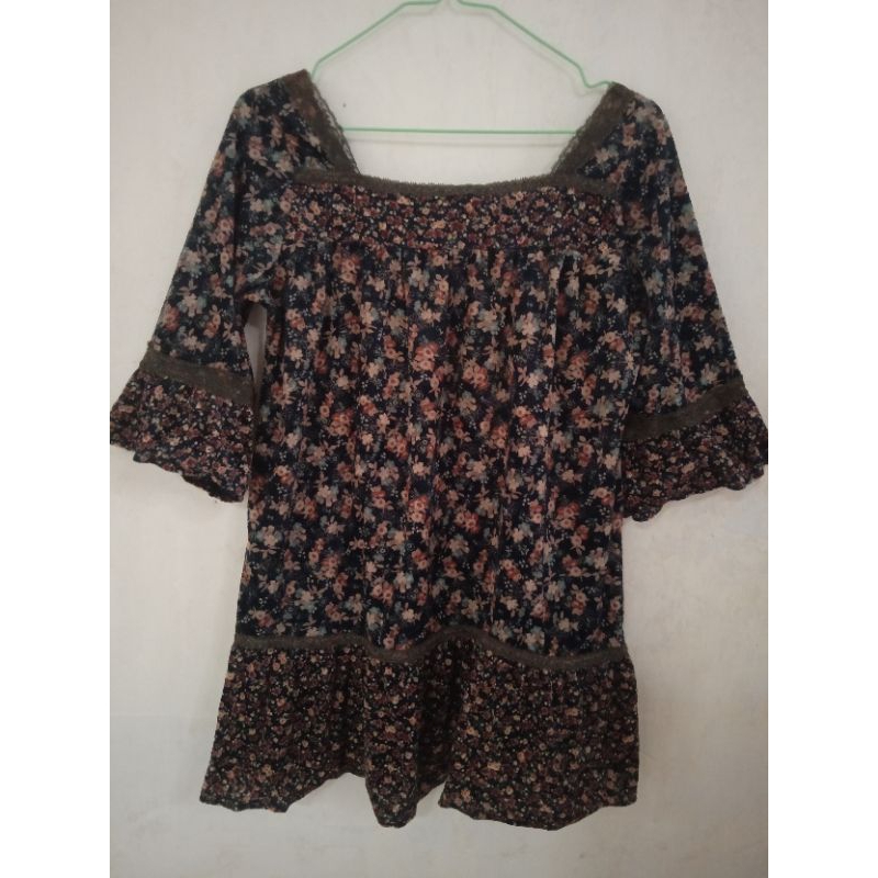 preloved atasan wanita bahan bludru warna msh cerah muat BB 50kg