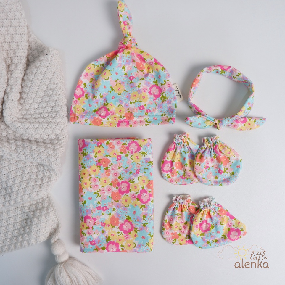 Alenka  Newborn Essentials Swaddle  Mittens Booties Set  Bedong Bayi Non Instan Motif