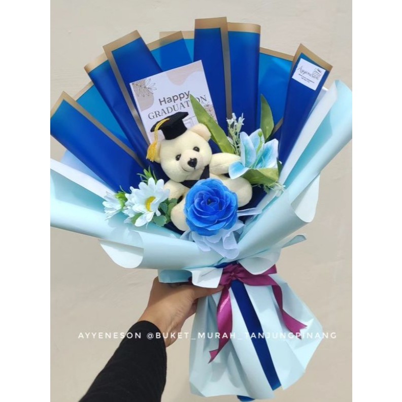 Buket Bunga Biru Boneka Putih Kertas Warna Biru