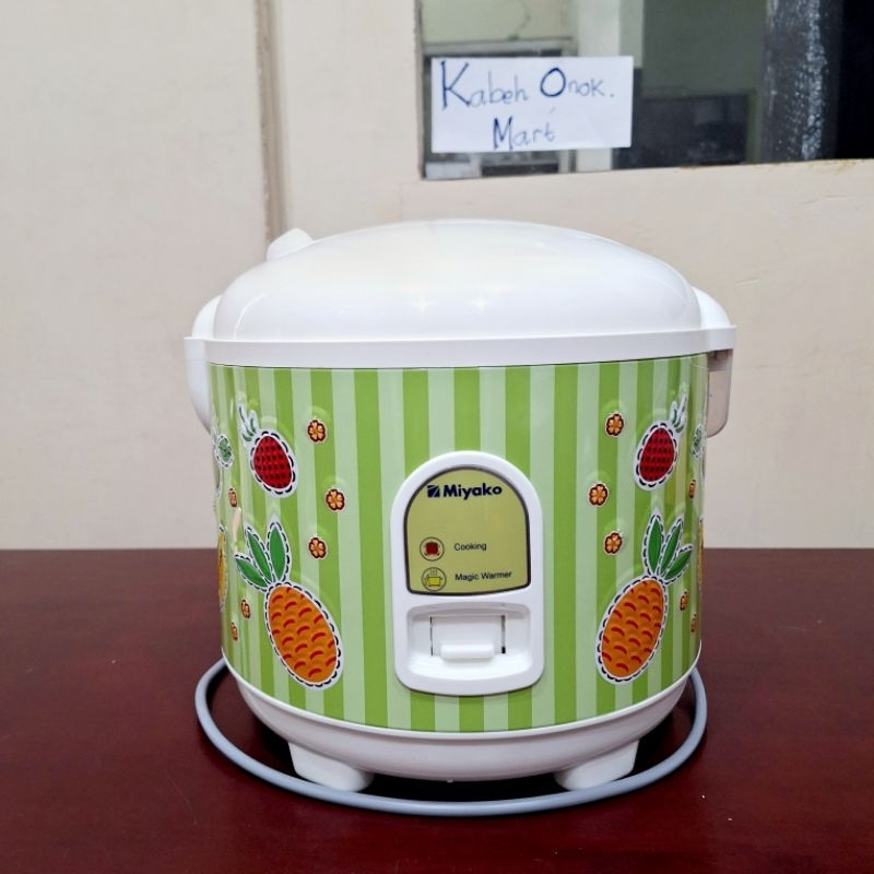 Magic Com 1.8 Liter Miyako MCM 528