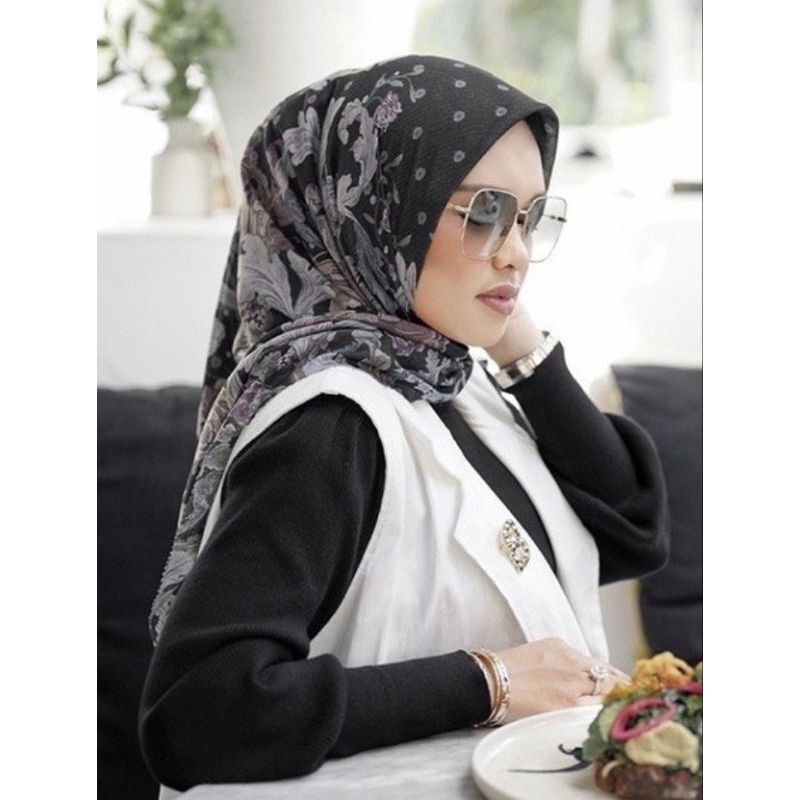 Buttonscarves - The Wave BLACK.