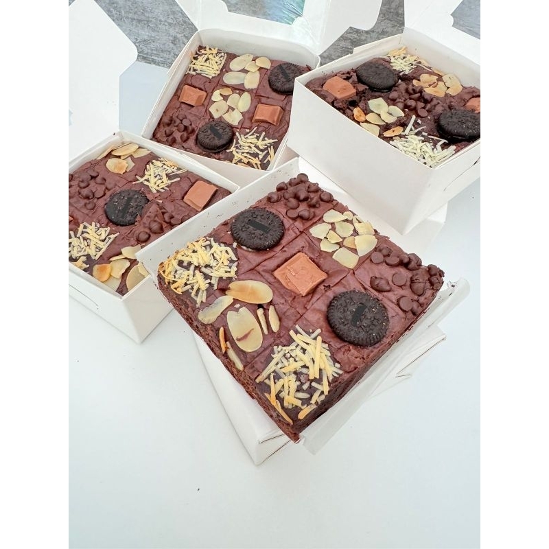 FUDGY BROWNIES COKELAT MINI SIZE 10 X 10 CM || FUDGY BROWNIES MIX TOPPING || KUE BROWNIES COKELAT ||