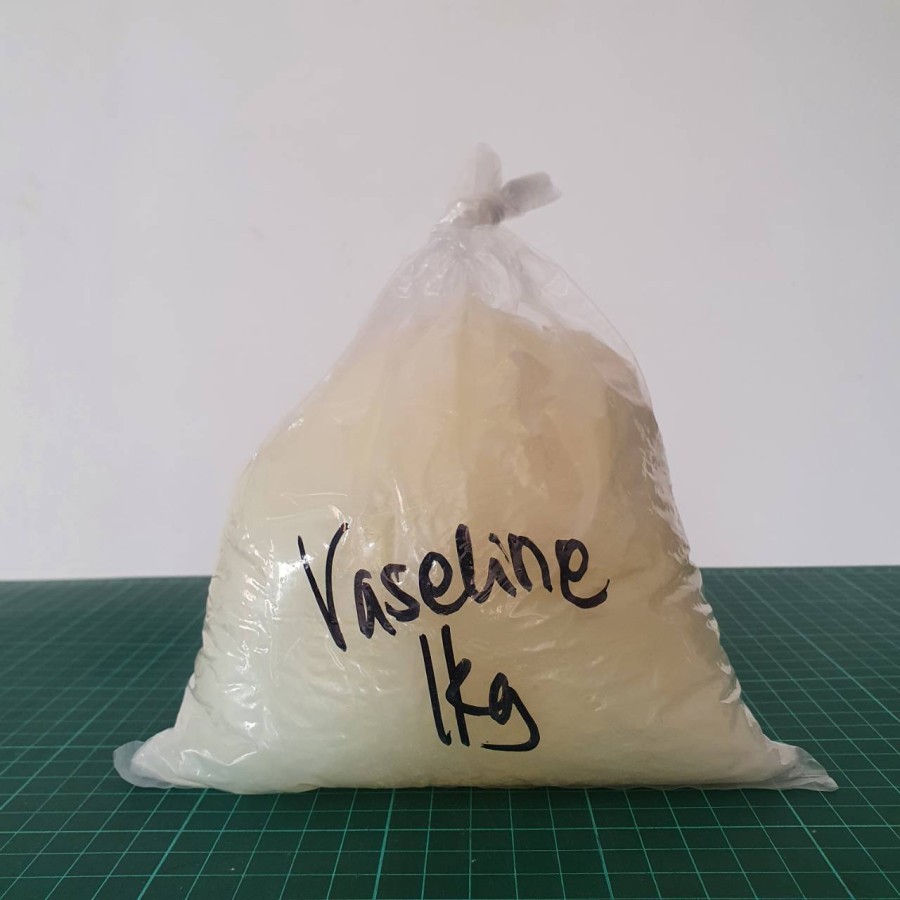 

Vaseline BP USP Grade 1 Kilogram White Petroleum Jelly
