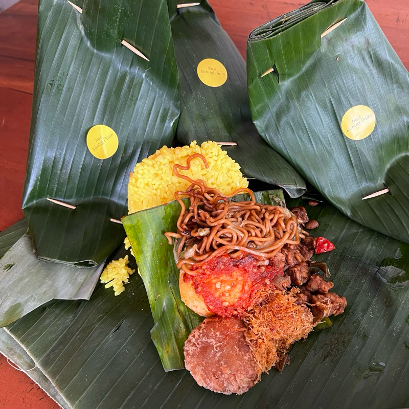 

Nasi Kuning Daun Spesial Enak 1Bungkus