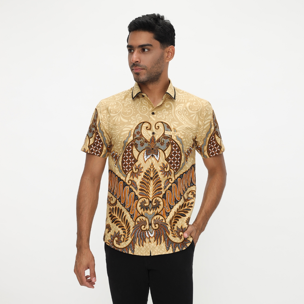 LUIGI RICCIO Kemeja Batik Pria Lengan Pendek Slim Fit Modern Semi Formal Gold Series