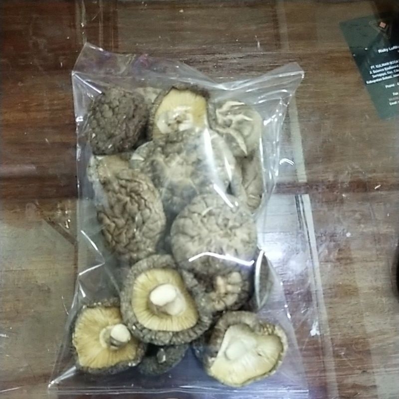 

jamur hioko kering.siangku 100gr