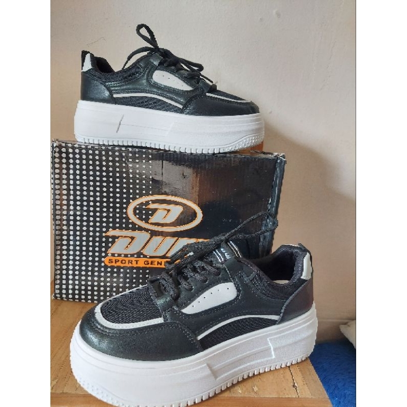 Sepatu Duff