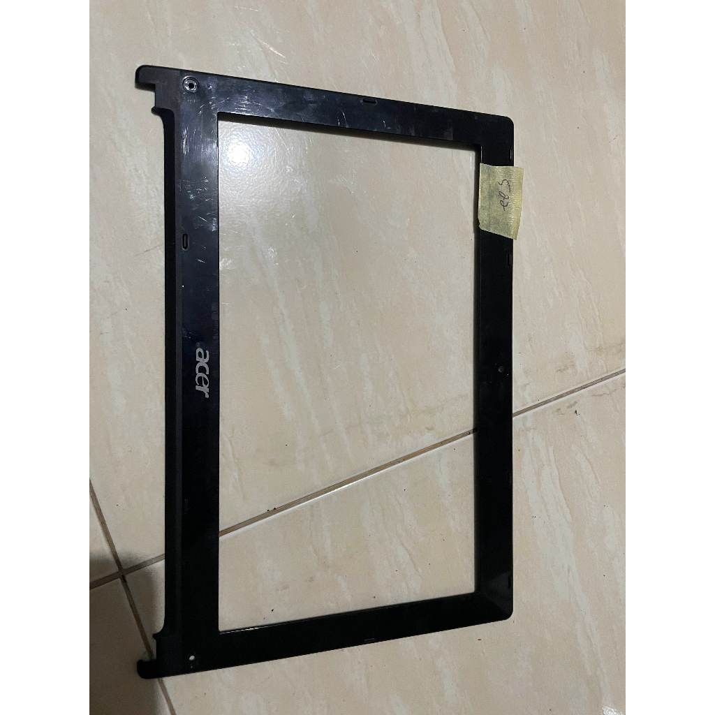 Kesing Casing Case Frame LCD Depan Laptop Notebook Acer Aspire One 522
