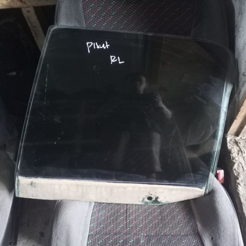 kaca pintu belakang kiri Peugeot 306