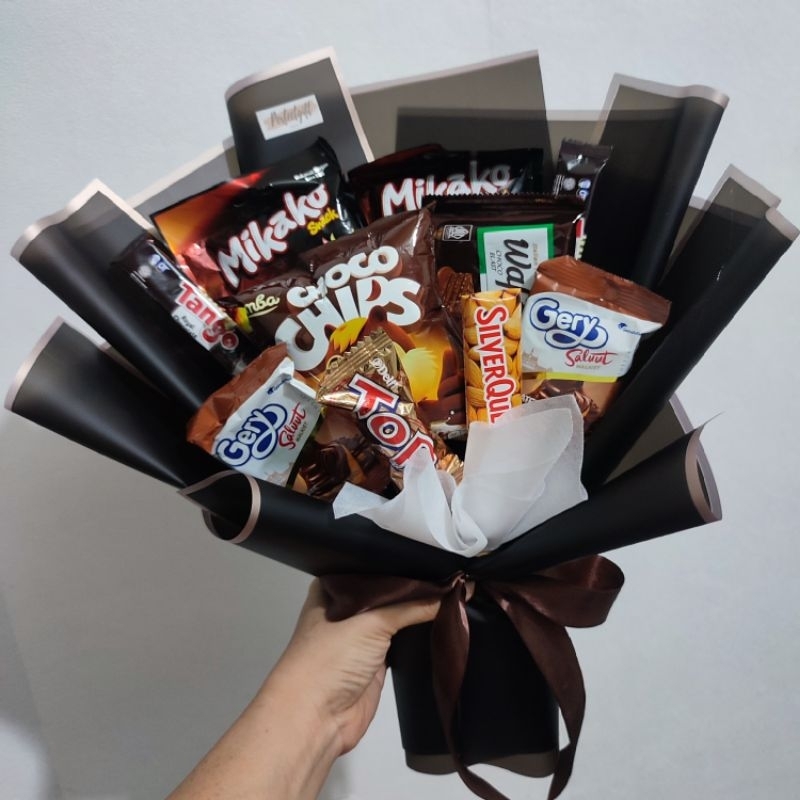 

Buket Snack Coklat Premium Hadiah Ulang Tahun Wisuda