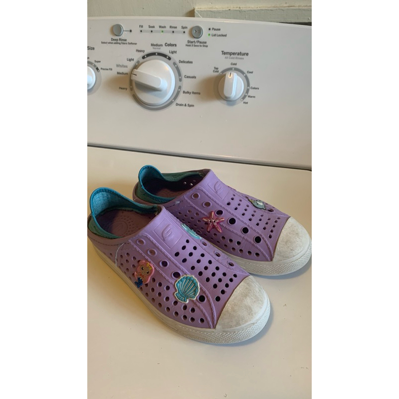 skechers anak perempuan