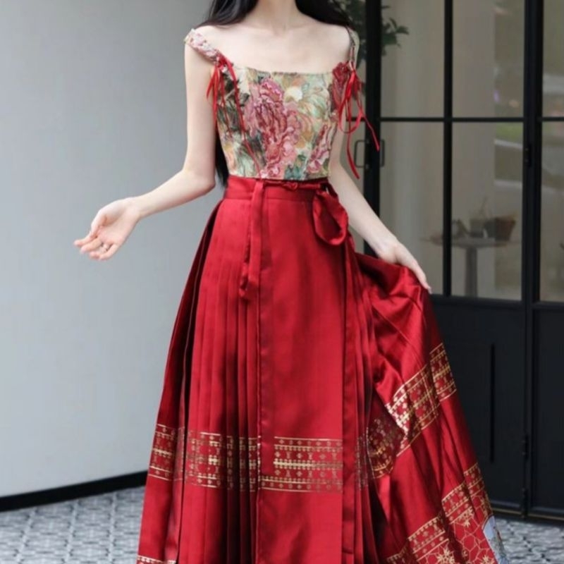 HANFU MODERN MINIMALIS RED DOMINAN