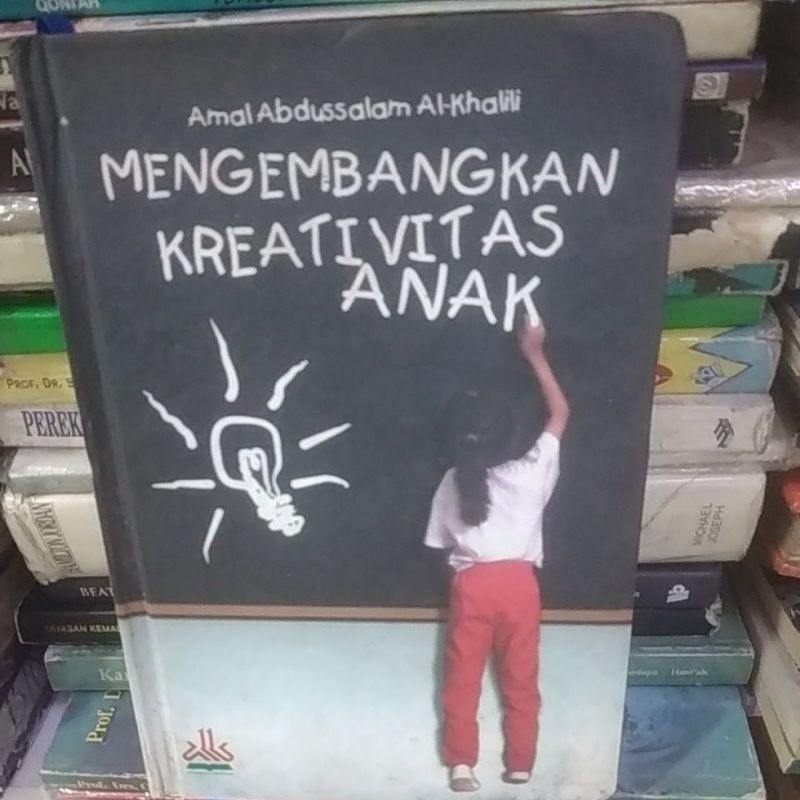 MENGEMBANGKAN KREATIVITAS ANAK