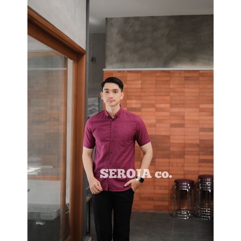 KEMEJA POLOS PRIA KASUAL LENGAN PENDEK WARNA BURGUNDY | UNGU TUA