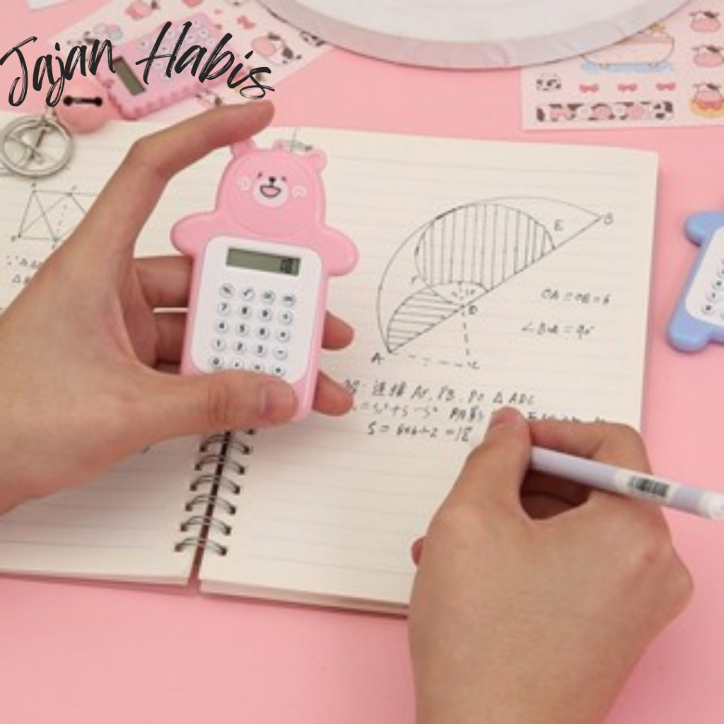 

JABIS Calculator Mini Portable Motif Bear Kalkulator Portable Mini Beruang Kalkulator Unik Kalkulator 8 Digit Mini Portable Kalkulator Beruang Tombol Karet Kalkulator Sekolah /Stationary Warna Warni