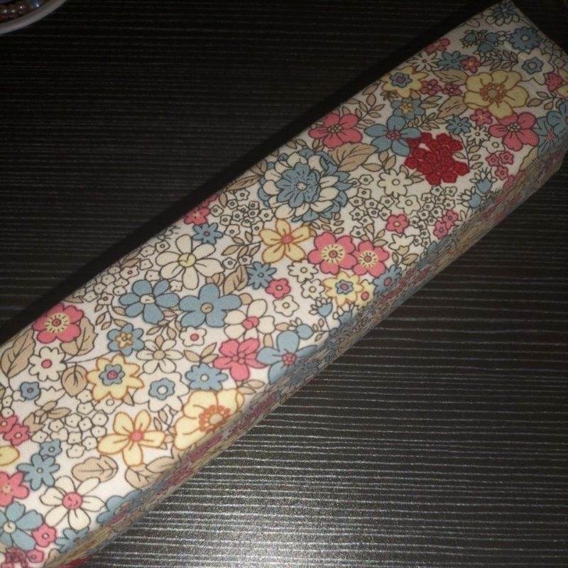 

Tempat Pensil Motif Bungaa