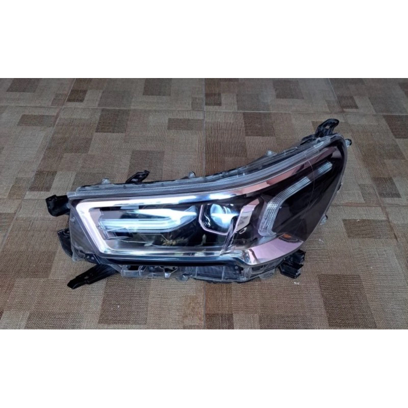 Headlamp Lampu Depan Hilux Rocco Hilux Revo Facelift 2021 2022 2023 2024 Original