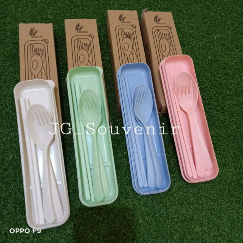 TERBUKTI SOUVENIR SENDOK GARPU SUMPIT SET TRAVEL BAHAN JERAMI IMPORT KEMAS BOX DAN DUS