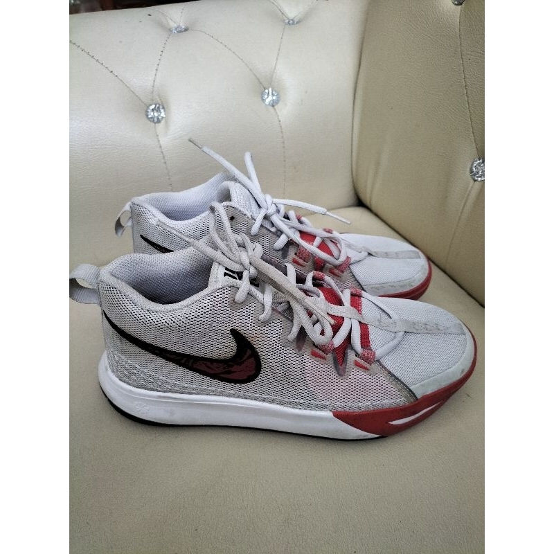 prelove sepatu basket ori Nike air max..size 38,5 insole 24 cm