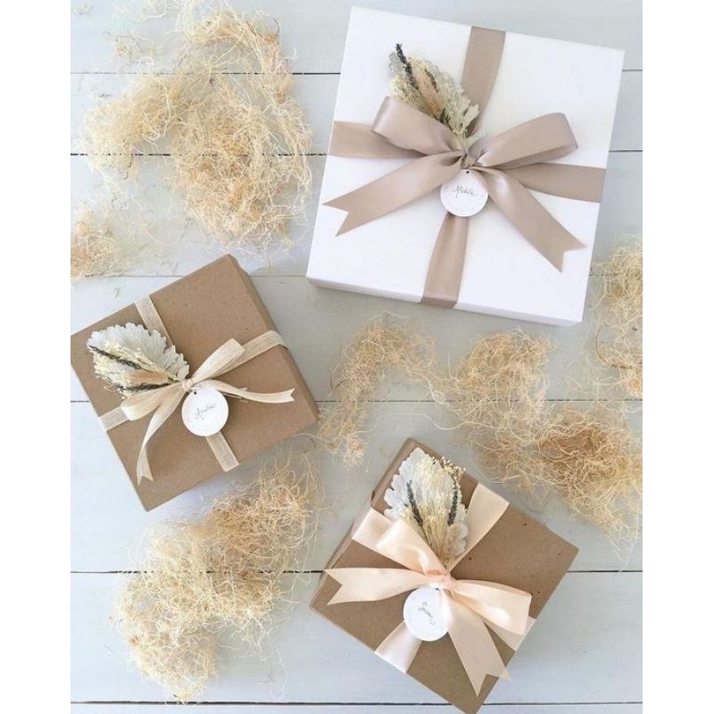 

Hampers & Gift Box Wisuda, Ulang Tahun, Anniversary, Valentine