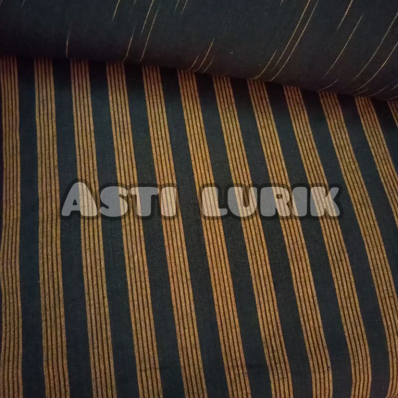 Lurik Klaten Garis 5 . Kain Tenun ATM ( 200 x 105 110 ). Lurik Klaten Hitam Keemasan Emas Ler Lir 5 