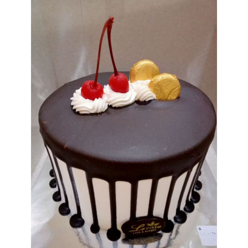 

Black Forest coklat koin larissa bakery - birthday cake - kue ulang tahun - bolu ulang tahun