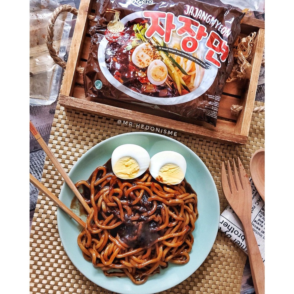 

Mujigae Jajangmyeon 265 gr Halal Saus Kedelai Hitam Korea Mie Saus Pasta Kedelai Hitam Korea