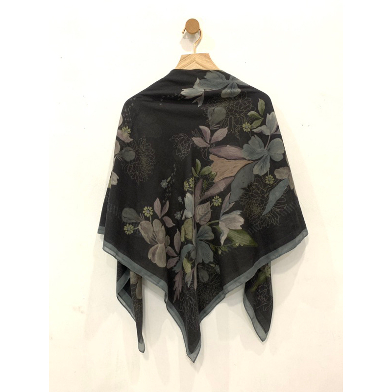 (SIAP KIRIM) PRELOVED Niraly Scarf by Kamiidea