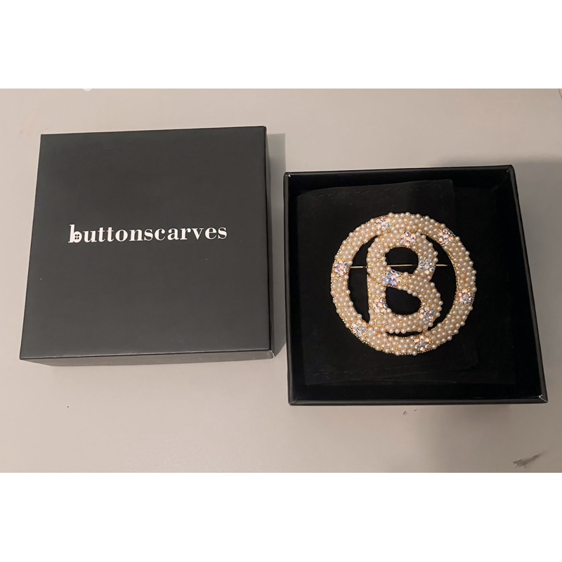 Brooch Buttonscarves Ori preloved