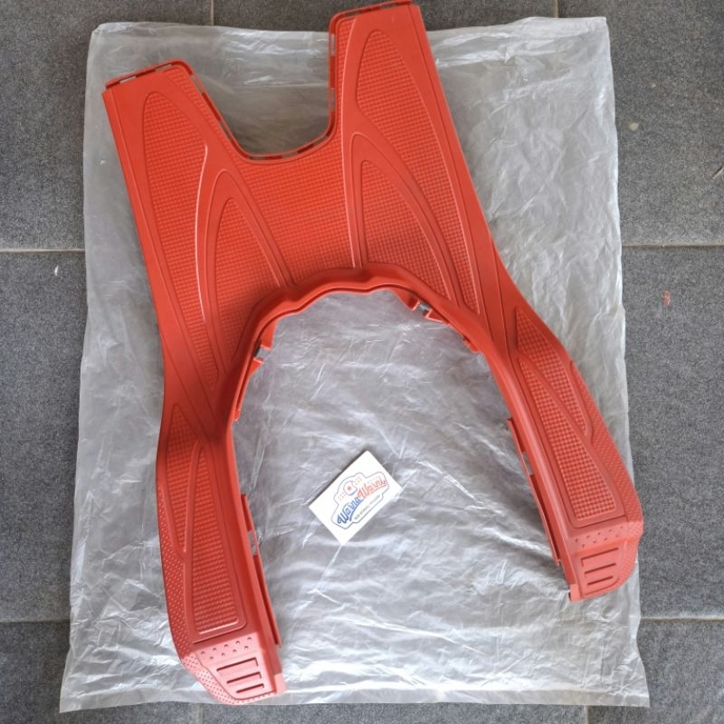 Board rest bordes aksesoris pijakan kaki Beat karbu merah