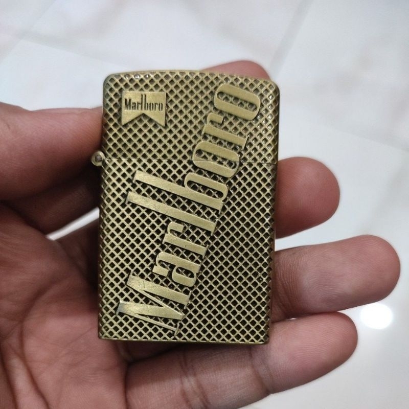 SECOND KOREK MARLBORO TULISAN TIMBUL GOLD KONDISI MULUS 98% BERFUNGSI NORMAL