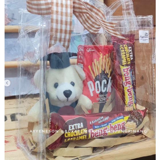 Tas Mika Hampers Boneka Wisuda dan Snack