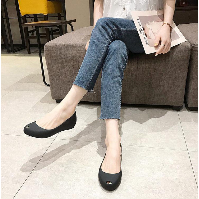 Sepatu jelly “Flat Shoes Soervimy”
