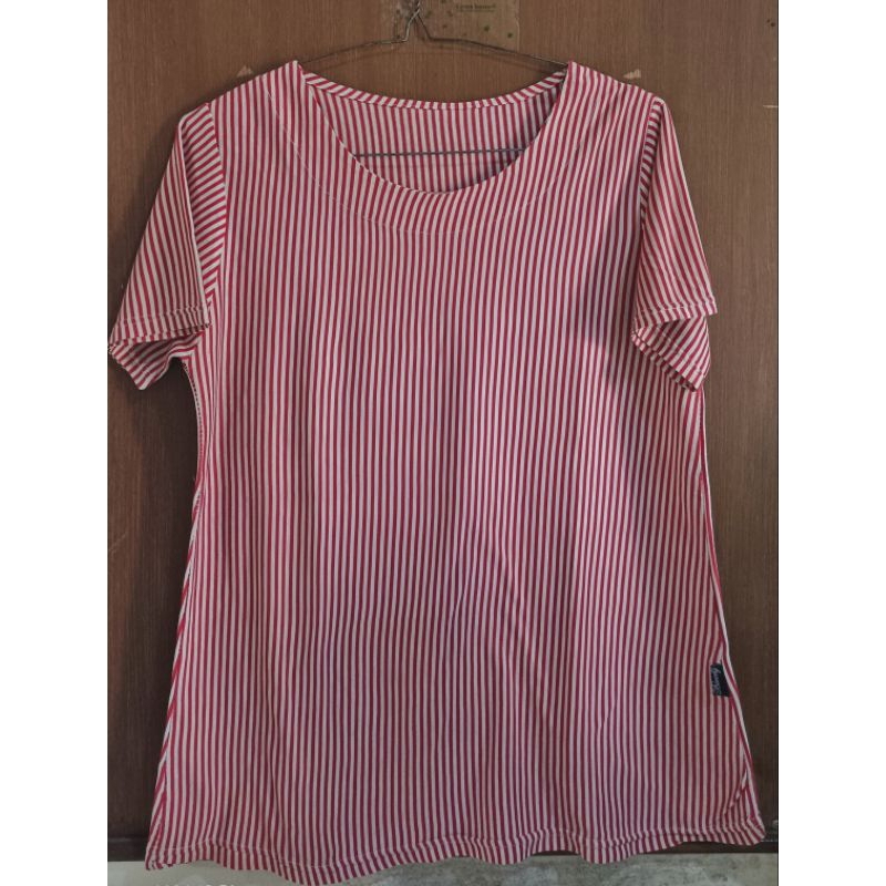 Preloved Kaos Hitam Smurf Pendek Belang Merah Putih