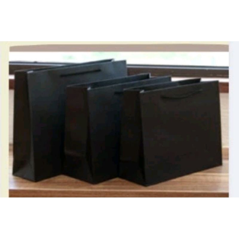 

paper bag hitam ukuran 30*25*10