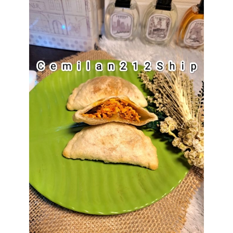 

Cireng isi Ayam Suwir Pedas 1 Bungkus isi 5 biji Cireng isi Cireng Pedas Cemilan isi Cireng Ayam Suwir