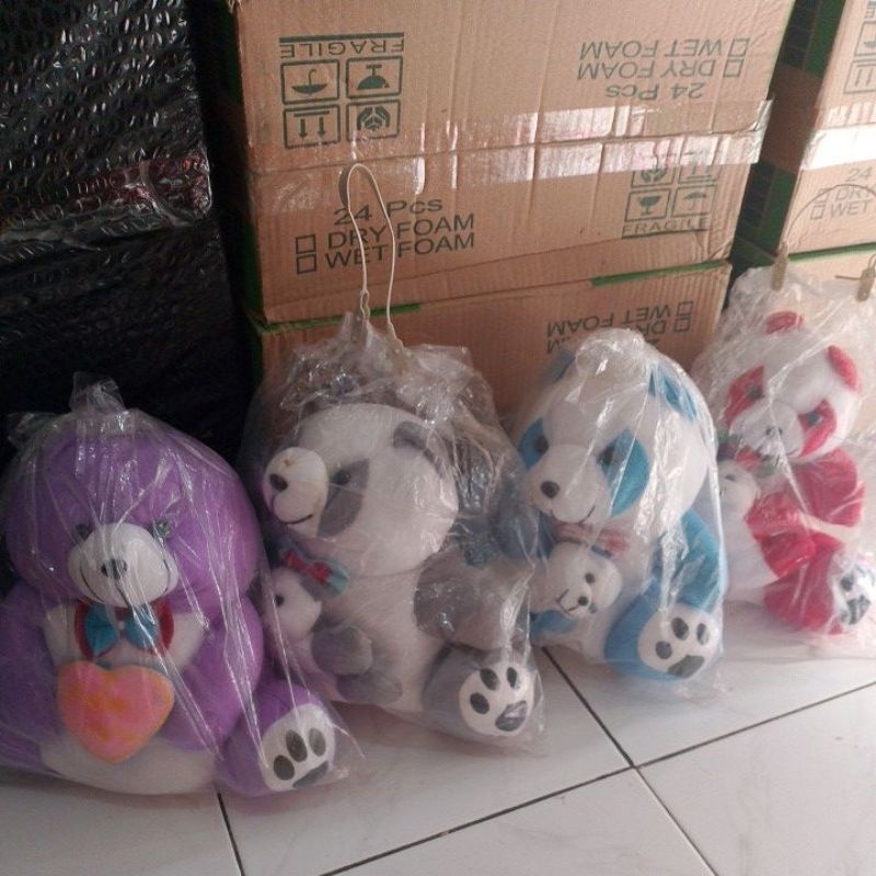 Boneka Teddy ob Karakter