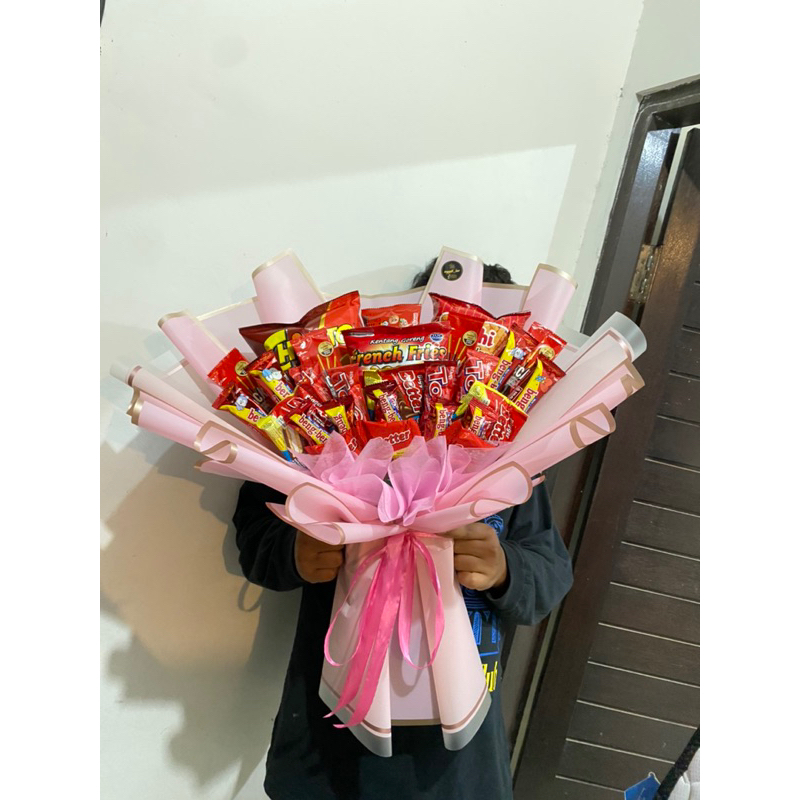 

BUKET SNACK FULL RED ATAU BISA REQ WARNA LAINNYA BENGBENG CHITATO