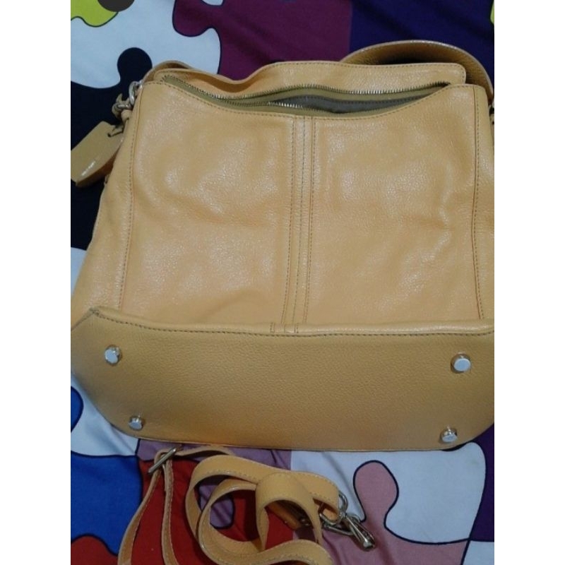 Tas perempuan merk valiant