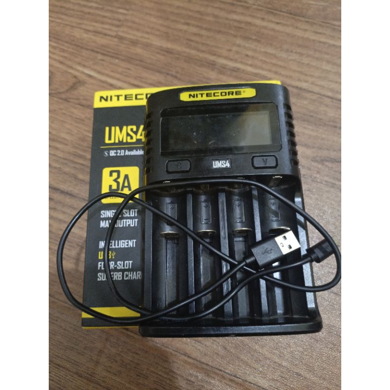 Charger Nitecore UMS4