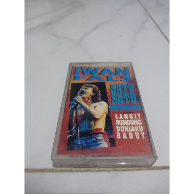 kaset Iwan fals satu - satu